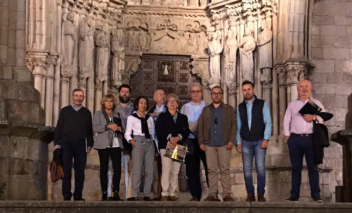 Membros da Federación de Asociación Gastronómicas do Camiño tras a visita guiada realizada