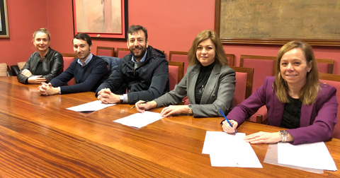 Momento da sinatura do convenio